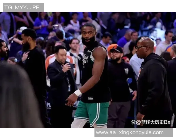 杰伦布朗全能表现31投12中砍下33分并贡献10篮板5助攻2抢断2盖帽