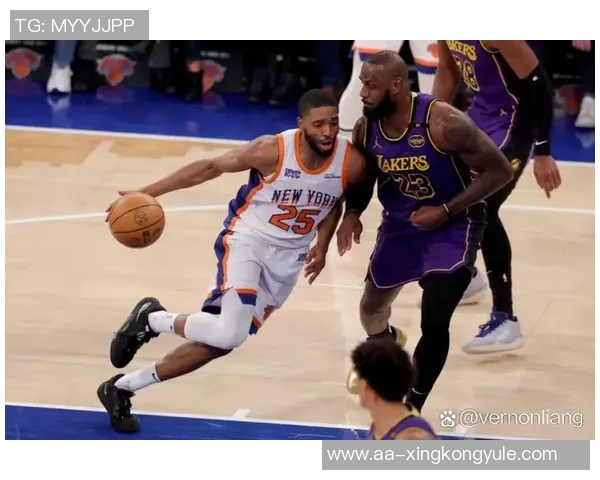 太阳三分火力全开56投22中创赛季新高万箭齐发展现强大实力