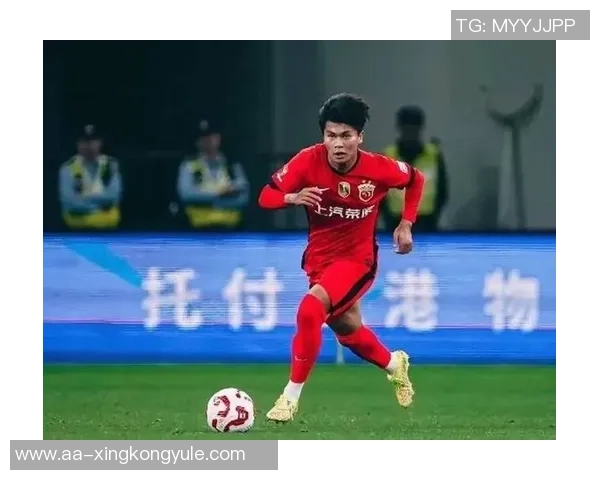 蒯纪闻赛后手臂缠绷带半场被换下愿无大碍引发球迷关心