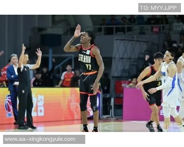 深圳外援史密斯半场表现抢眼四记三分助球队争胜